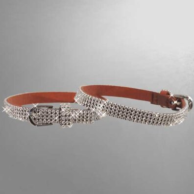 Tuning für Schuhe - das glitzernde Accessoire funkelt in allen Regenbogenfarben.