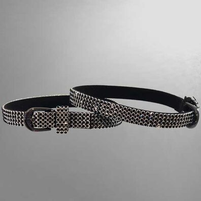 Glitzer-Tuning für Schuhe - Stiefelbänder mit Kristall-Strass setzen Highlights in allen Regenbogenfarben.