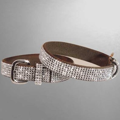 Glitzer-Tuning für Schuhe - Stiefelbänder mit Kristall-Strass setzen Highlights in allen Regenbogenfarben.