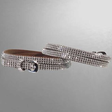 Kristall-Strass funkelt in allen Regenbogenfarben.